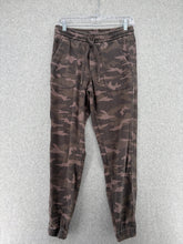 Load image into Gallery viewer, Athleta Camouflage Womens Farallon Joggers
