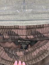 Load image into Gallery viewer, Athleta Camouflage Womens Farallon Joggers
