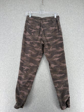 Load image into Gallery viewer, Athleta Camouflage Womens Farallon Joggers
