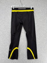 Load image into Gallery viewer, Lululemon Capri Leggings
