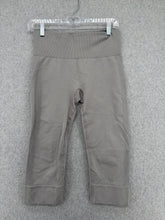 Load image into Gallery viewer, Lululemon Capri Leggings
