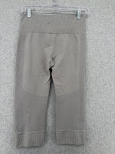 Load image into Gallery viewer, Lululemon Capri Leggings
