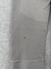 Load image into Gallery viewer, Lululemon Capri Leggings
