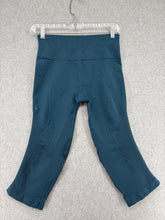 Load image into Gallery viewer, Lululemon Cropped Leggings
